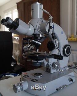 Carl Zeiss Photomikroskop III mit Lampe, Kamera, Netzteil und Bedienungspult