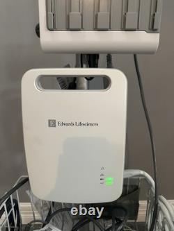 EDWARDS LIFESCIENCES EV1000 HEMODYNAMIC MONITORING SYSTEM WithCABLES & Roll STAND