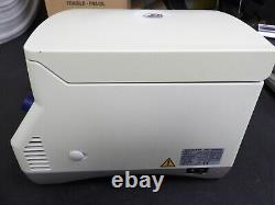 Eppendorf 5424 Centrifuge with a FA-45-24-11 Rotor Lab Test Equipment Medical