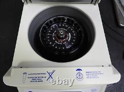 Eppendorf 5424 Centrifuge with a FA-45-24-11 Rotor Lab Test Equipment Medical