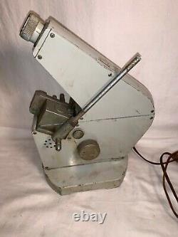 Fisher Scientific REFRACTOMETER Vintage Medical lab equipment Powers on Works