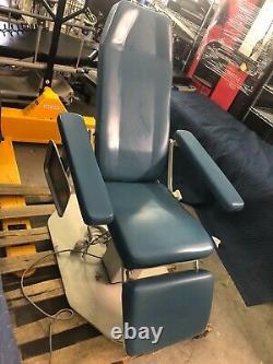UMF Medical Equipment 29ZE Model 8678 Power Exam Phlebotomy Chair
