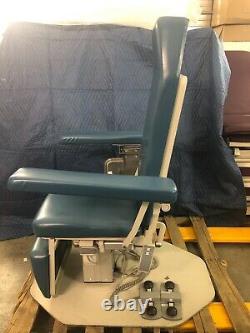 UMF Medical Equipment 29ZE Model 8678 Power Exam Phlebotomy Chair