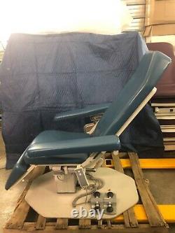 UMF Medical Equipment 29ZE Model 8678 Power Exam Phlebotomy Chair
