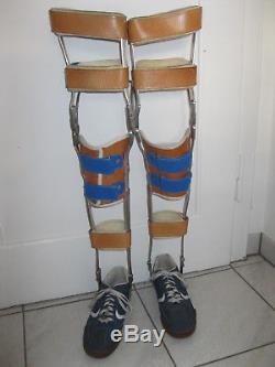 Zwei Beinprothesen Bein Prothese Beinamputation Simulator Simulation Amputation